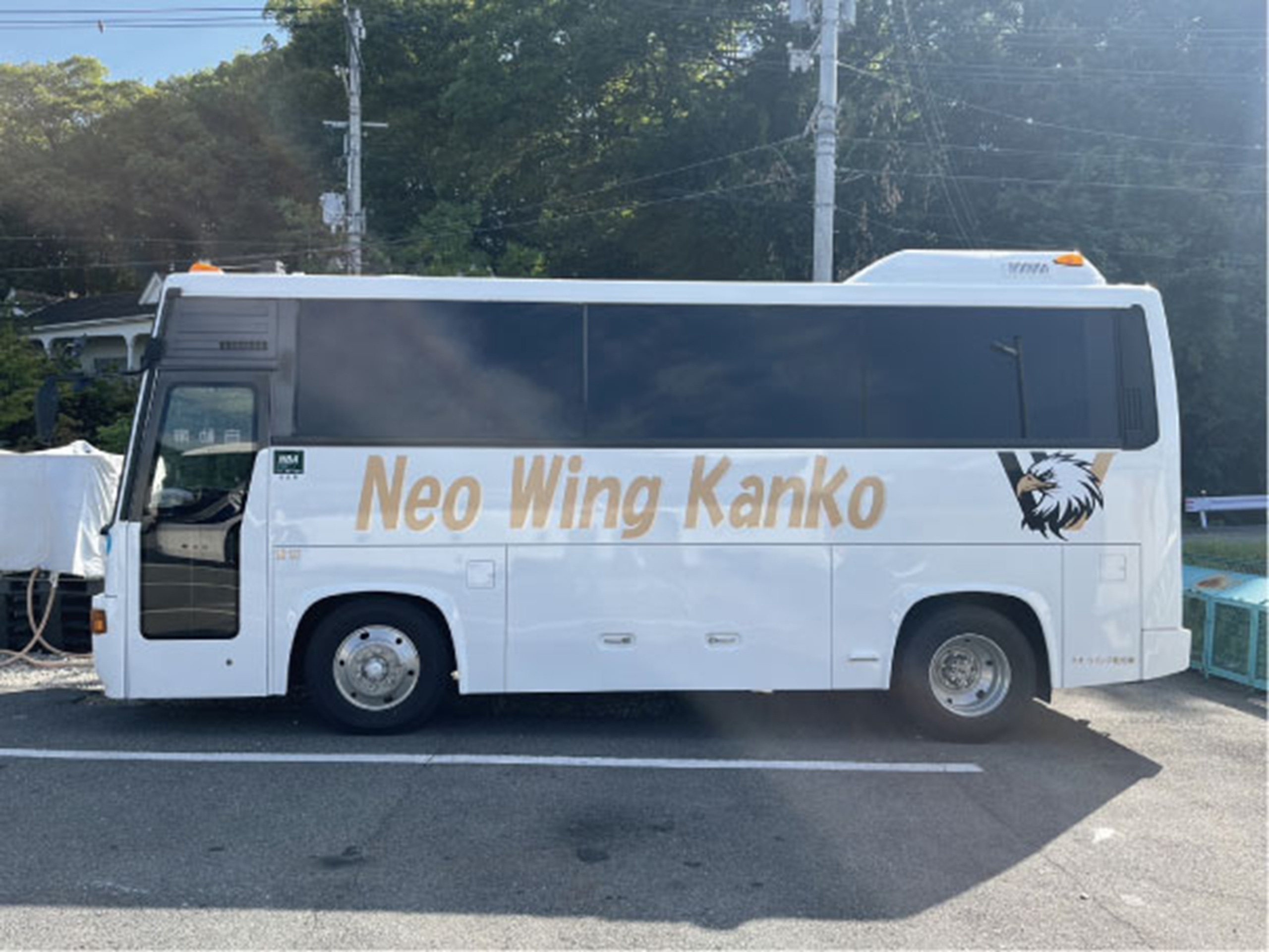 Neo Wing Kankoの観光バスに施工したカーマーキング